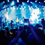 gulfnews_2025-01-14_cuyvfnmf_CONCERT-PHONE